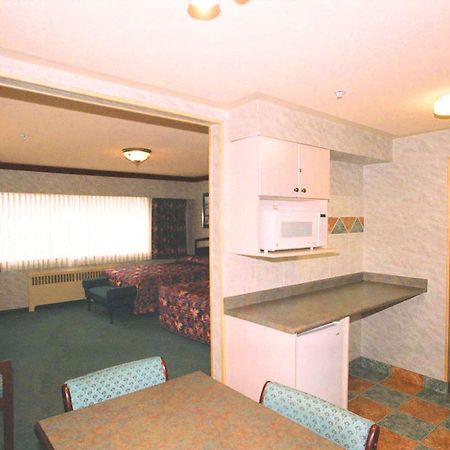 Robsonstrasse Hotel & Suites Vancouver Room photo