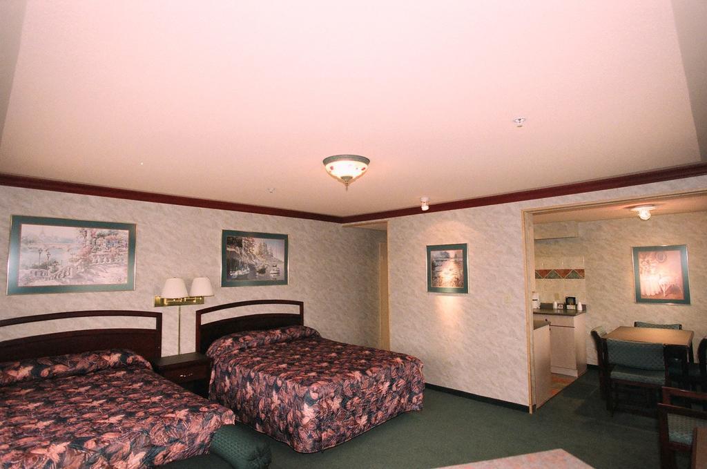 Robsonstrasse Hotel & Suites Vancouver Room photo